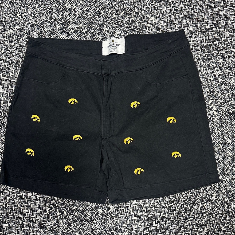 VTG Women's Iowa Hawkeyes Embroidered Shorts Front Pockets Medium 4.5" Length